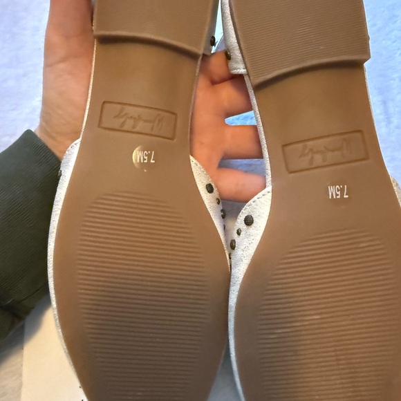 Wonderly Women's Cream Flats with Studded Detail - Picture 5 of 7